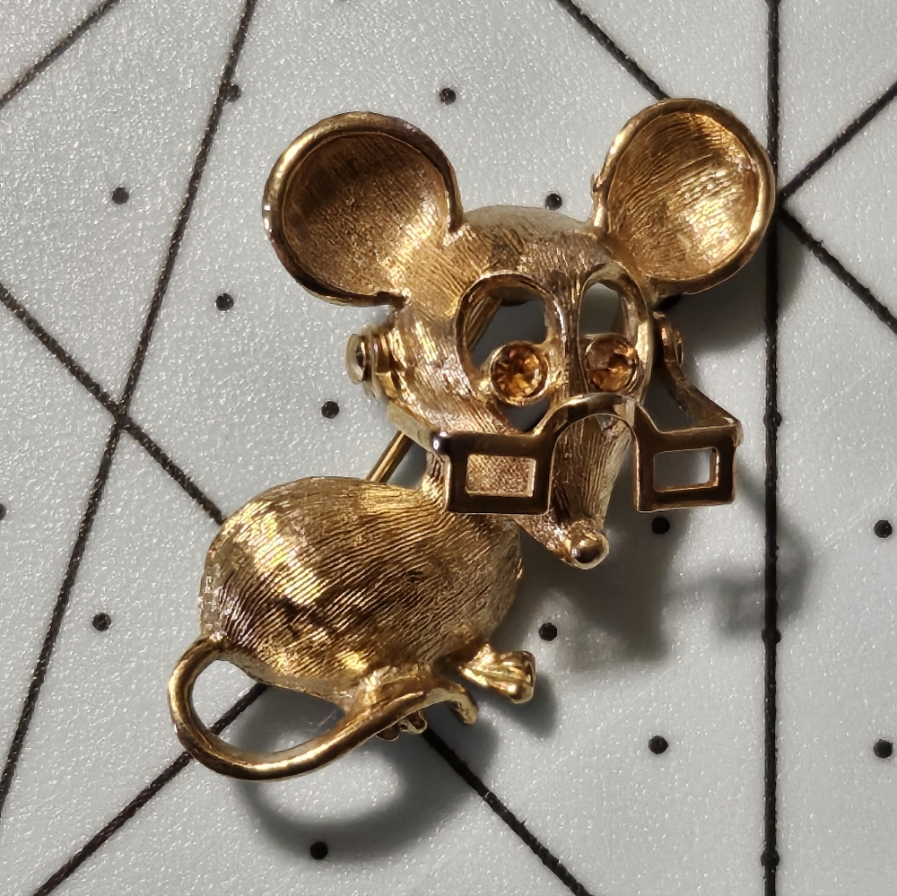 Vintage AVON Mouse with Eyeglasses Pin Brooch Gold Tone & Topaz Rhinestones Eyes